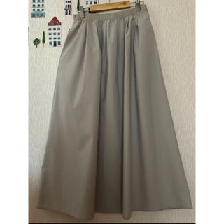 ユニクロ(UNIQLO)の新品　ユニクロ ボリュームロングスカート　 right gray Mサイズ　(ロングスカート)