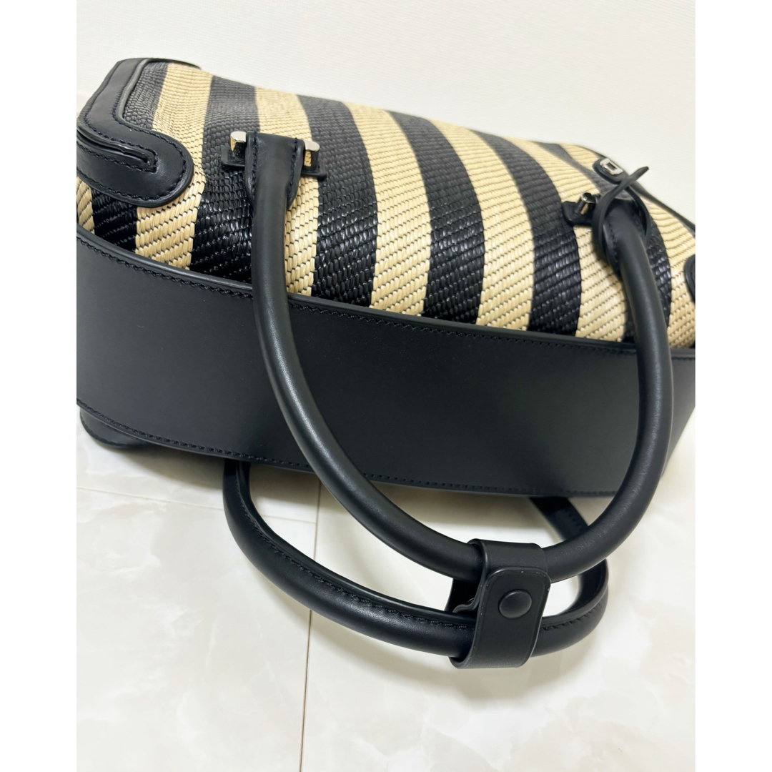 DELVAUX - DELVAUX デルヴォー クールボックスMM ハンドバッグ DELVAUX - DELVAUX デルヴォー クールボックスMM ハンドバッグ