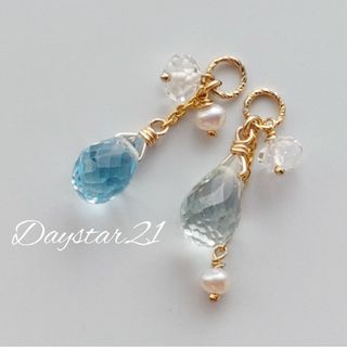 p777 天然石ピアス☆ホワイト＆ブルートパーズのアシンメトリーチャーム(ピアス)