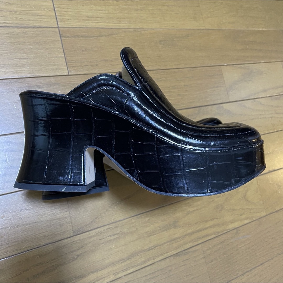 Bottega Veneta(ボッテガヴェネタ)の本日限定⚫︎BottegaVenetaボッテガヴェネタ黒37 レディースの靴/シューズ(ミュール)の商品写真