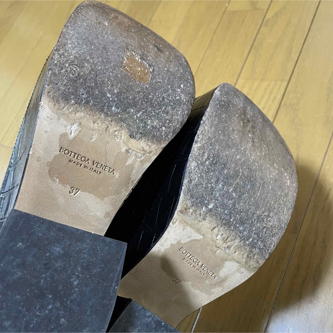 Bottega Veneta(ボッテガヴェネタ)の本日限定⚫︎BottegaVenetaボッテガヴェネタ黒37 レディースの靴/シューズ(ミュール)の商品写真