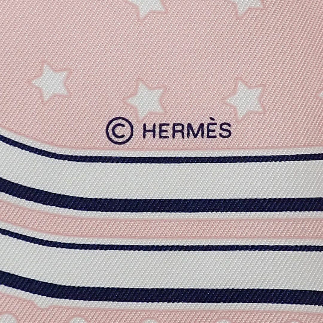 Hermes(エルメス)の新品 エルメス バンダナ55 カレ55 ブリッド・ドゥ・ガラ 式典用馬勒 H043264S ローズペール ノワール ブラン シルク レディースのファッション小物(バンダナ/スカーフ)の商品写真