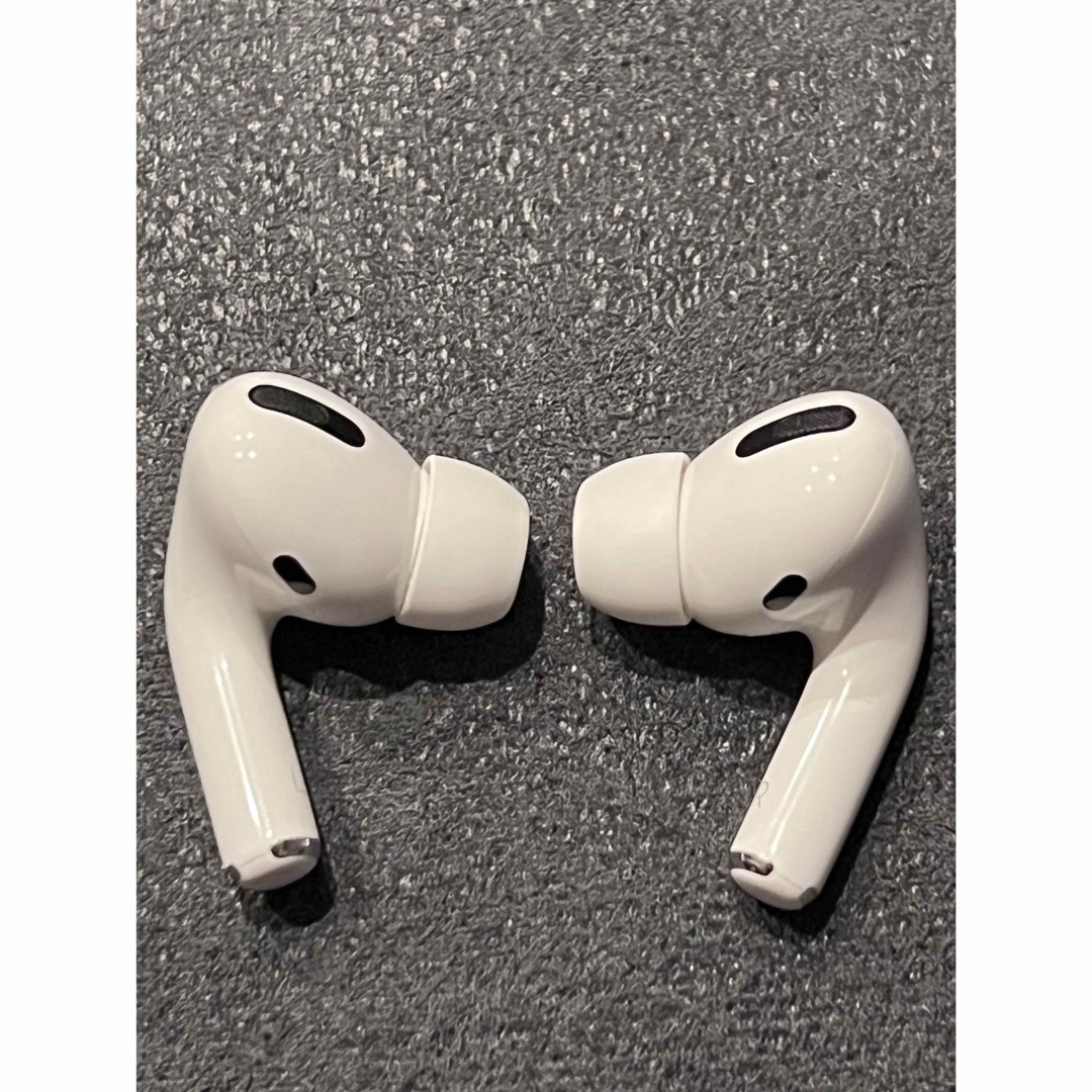 Apple(アップル)の【中古美品】AirPods pro 第1世代 スマホ/家電/カメラのオーディオ機器(ヘッドフォン/イヤフォン)の商品写真