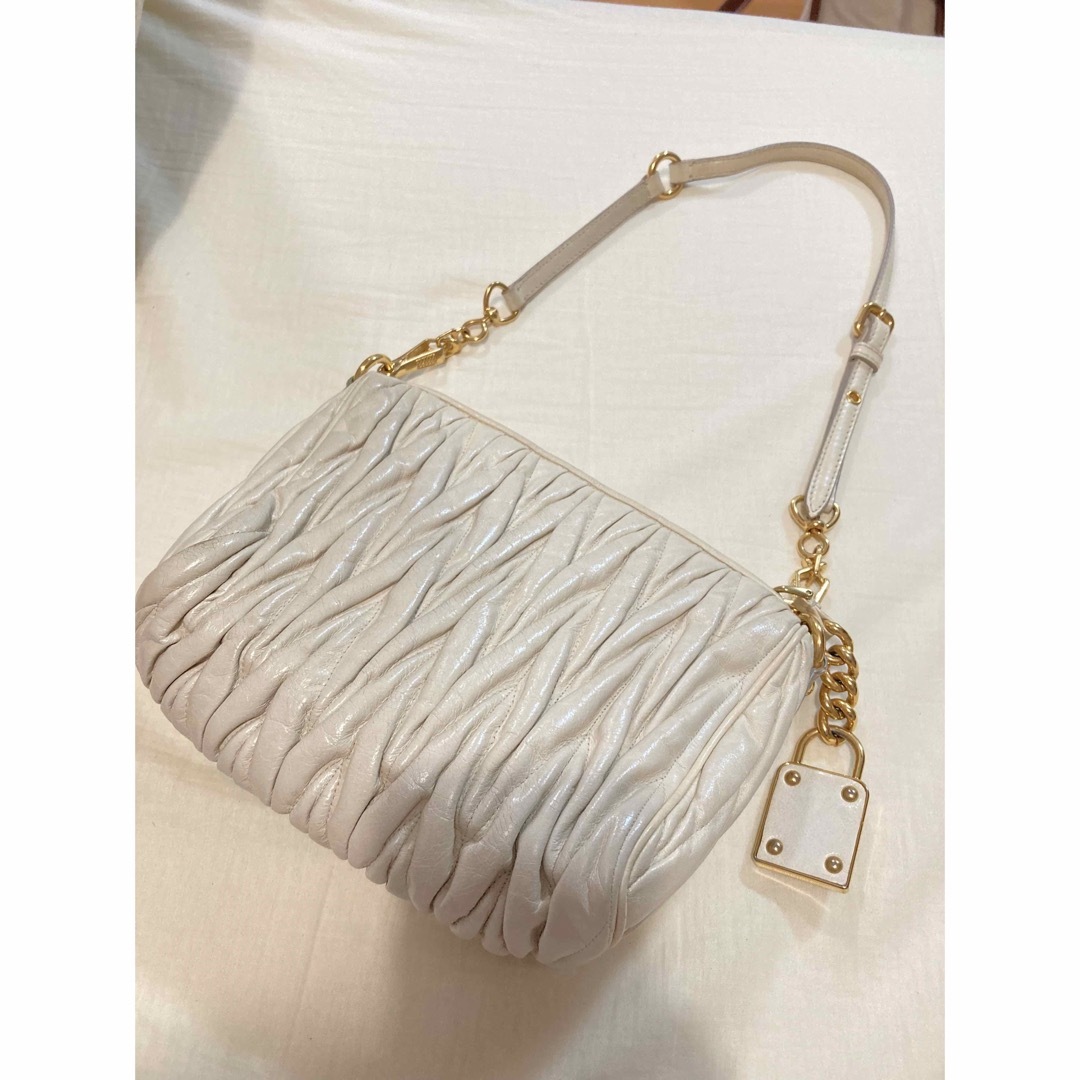 値下げ miumiu ハンドバッグ 値下げ miumiu ハンドバッグ
