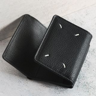 マルタンマルジェラ(Maison Martin Margiela)のメゾン マルジェラ/MAISON MARGIELA 財布 メンズ WALLET WITH FLAP 三つ折り財布 BLACK 2024年春夏新作 SA3UI0012-P4806-T8013 _0410ff(折り財布)