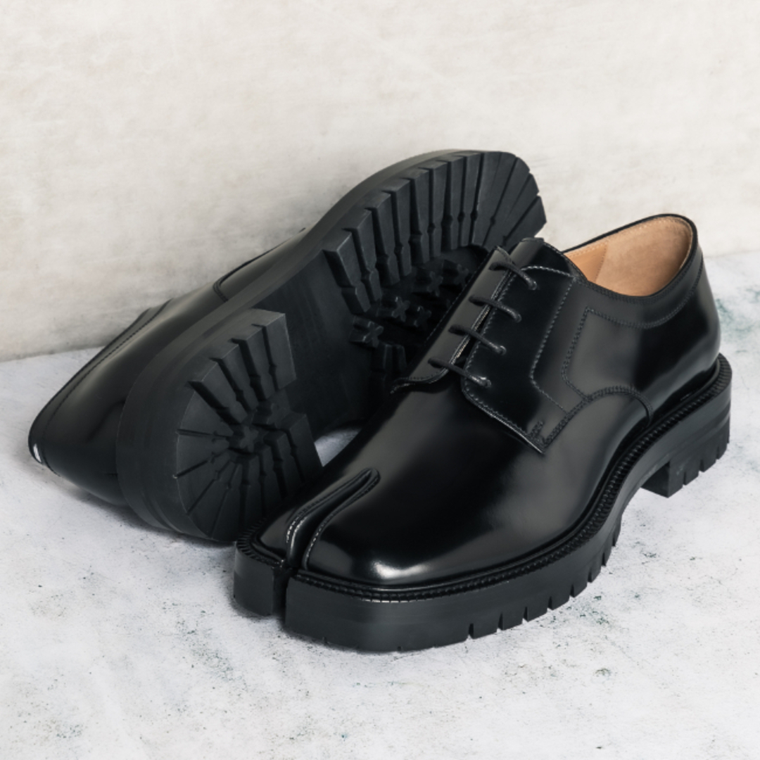 Maison Martin Margiela(マルタンマルジェラ)のメゾン マルジェラ/MAISON MARGIELA シューズ メンズ TABI COUNTY LACE-UP レースアップシューズ BLACK 2024年春夏新作 S57WQ0188-P3827-H8396 _0410ff メンズの靴/シューズ(ドレス/ビジネス)の商品写真