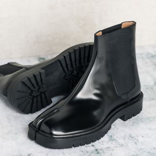 マルタンマルジェラ(Maison Martin Margiela)のメゾン マルジェラ/MAISON MARGIELA ブーツ メンズ TABI COUNTY CHELSEA サイドゴアブーツ BLACK 2024年春夏新作 S57WU0275-P3827-H8396 _0410ff(ブーツ)