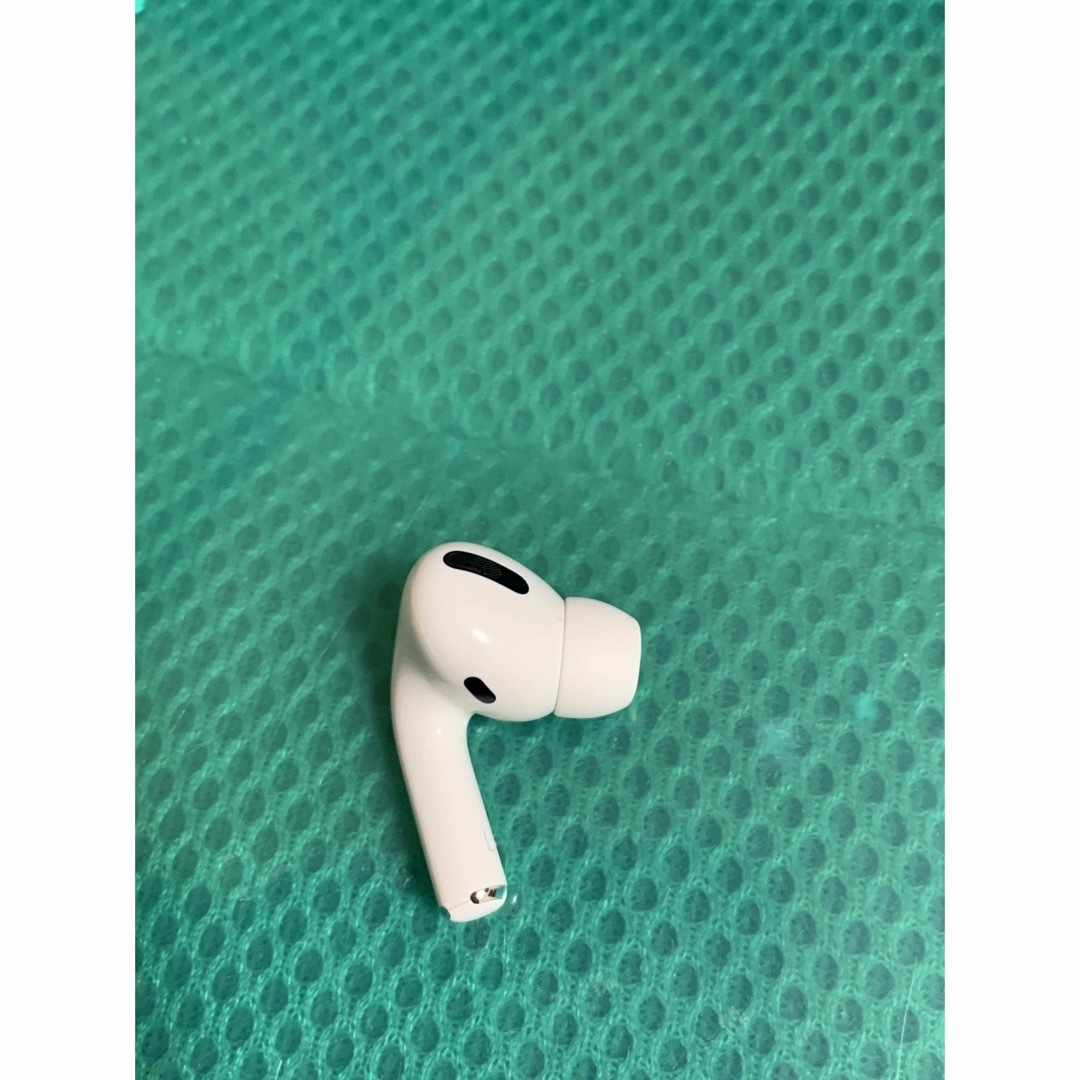 Apple(アップル)のAirPods Pro MWP22J/A (左耳A2084） スマホ/家電/カメラのオーディオ機器(ヘッドフォン/イヤフォン)の商品写真