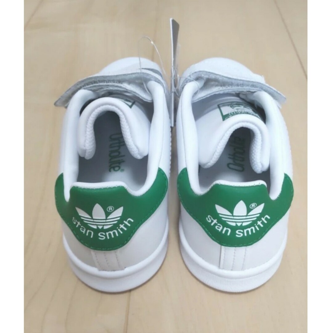 adidas(アディダス)のadidas キッズ スタンスミス キッズ/ベビー/マタニティのキッズ靴/シューズ(15cm~)(スニーカー)の商品写真