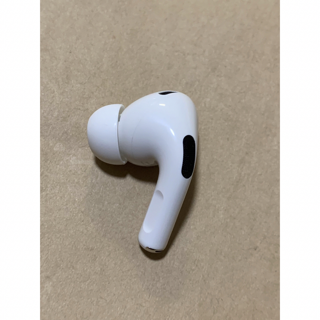 Apple(アップル)のAirPods Pro 第2世代 MQD83J/A A2699(L)左耳＿Z4 スマホ/家電/カメラのオーディオ機器(ヘッドフォン/イヤフォン)の商品写真