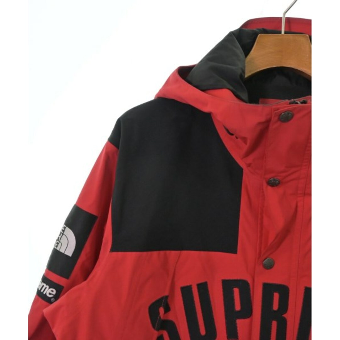 Supreme(シュプリーム)のSupreme シュプリーム マウンテンパーカー L 赤x黒 【古着】【中古】 メンズのジャケット/アウター(マウンテンパーカー)の商品写真