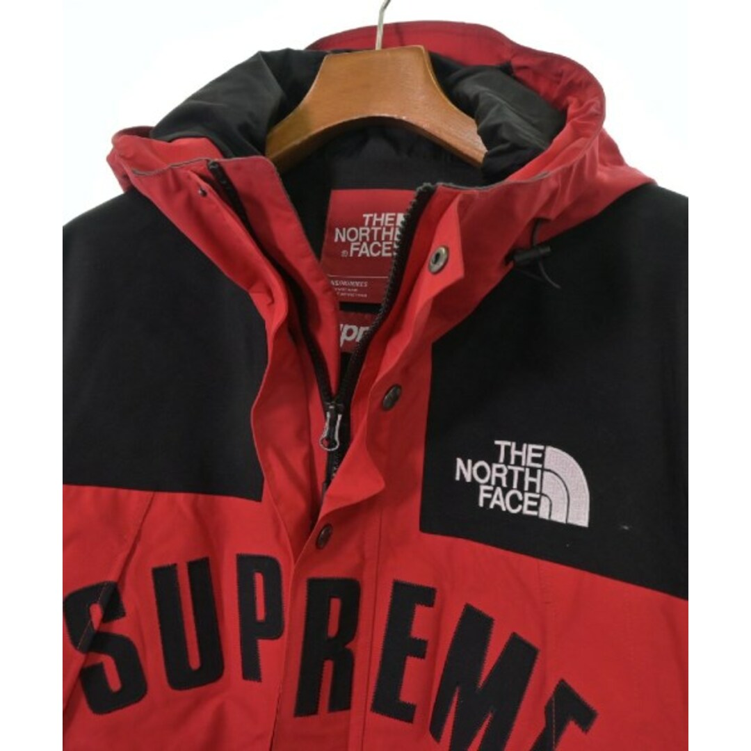 Supreme(シュプリーム)のSupreme シュプリーム マウンテンパーカー L 赤x黒 【古着】【中古】 メンズのジャケット/アウター(マウンテンパーカー)の商品写真
