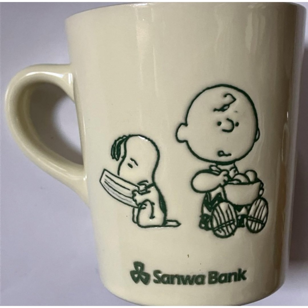 SNOOPY(スヌーピー)の新品未使用 レア 三和銀行 スヌーピー 陶器製マグカップ チャーリーブラウン インテリア/住まい/日用品のキッチン/食器(食器)の商品写真