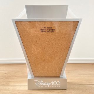 ディズニー(Disney)の<新品>Disney100 ピンボード ディズニーストア 100周年 コルク(キャラクターグッズ)