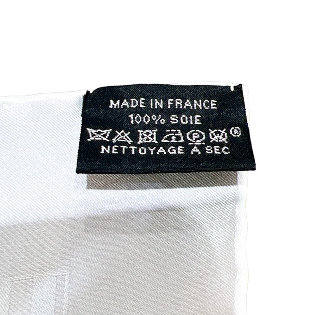 Hermes(エルメス)の　エルメス HERMES カレ45　 ホワイト シルク レディース スカーフ レディースのファッション小物(バンダナ/スカーフ)の商品写真