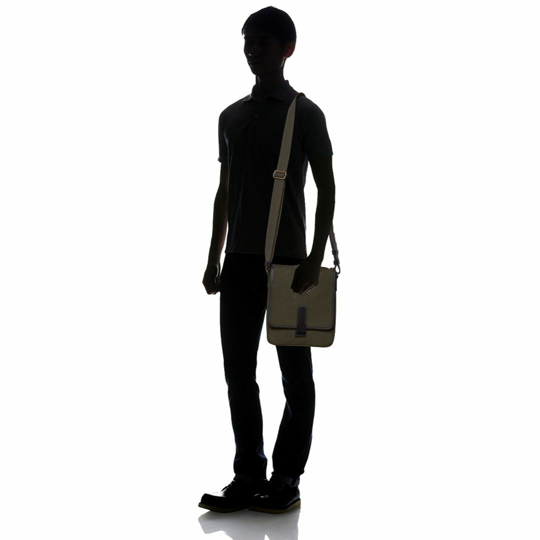 【色: カーキ】[タケオキクチ] ショルダーバッグ ミニサイズ クラプトン クロ メンズのバッグ(その他)の商品写真