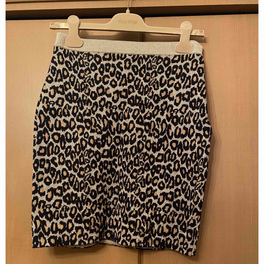 miumiu(ミュウミュウ)のmiumiu レオパード　ニット　スカート レディースのスカート(ミニスカート)の商品写真