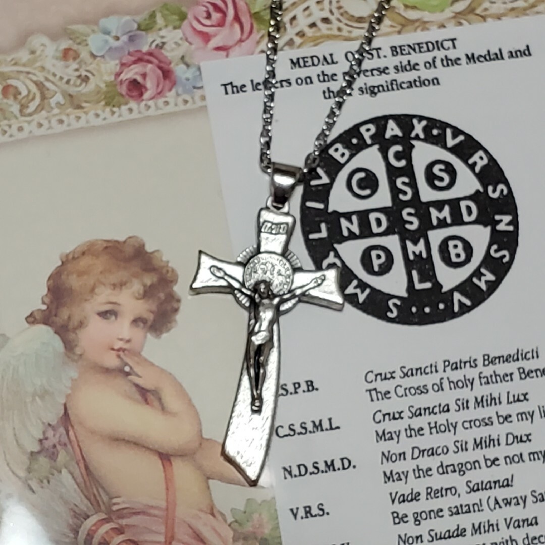 イタリア直輸入限定品：聖ベネディクトミニ十字架ネックレス レディースのアクセサリー(ネックレス)の商品写真