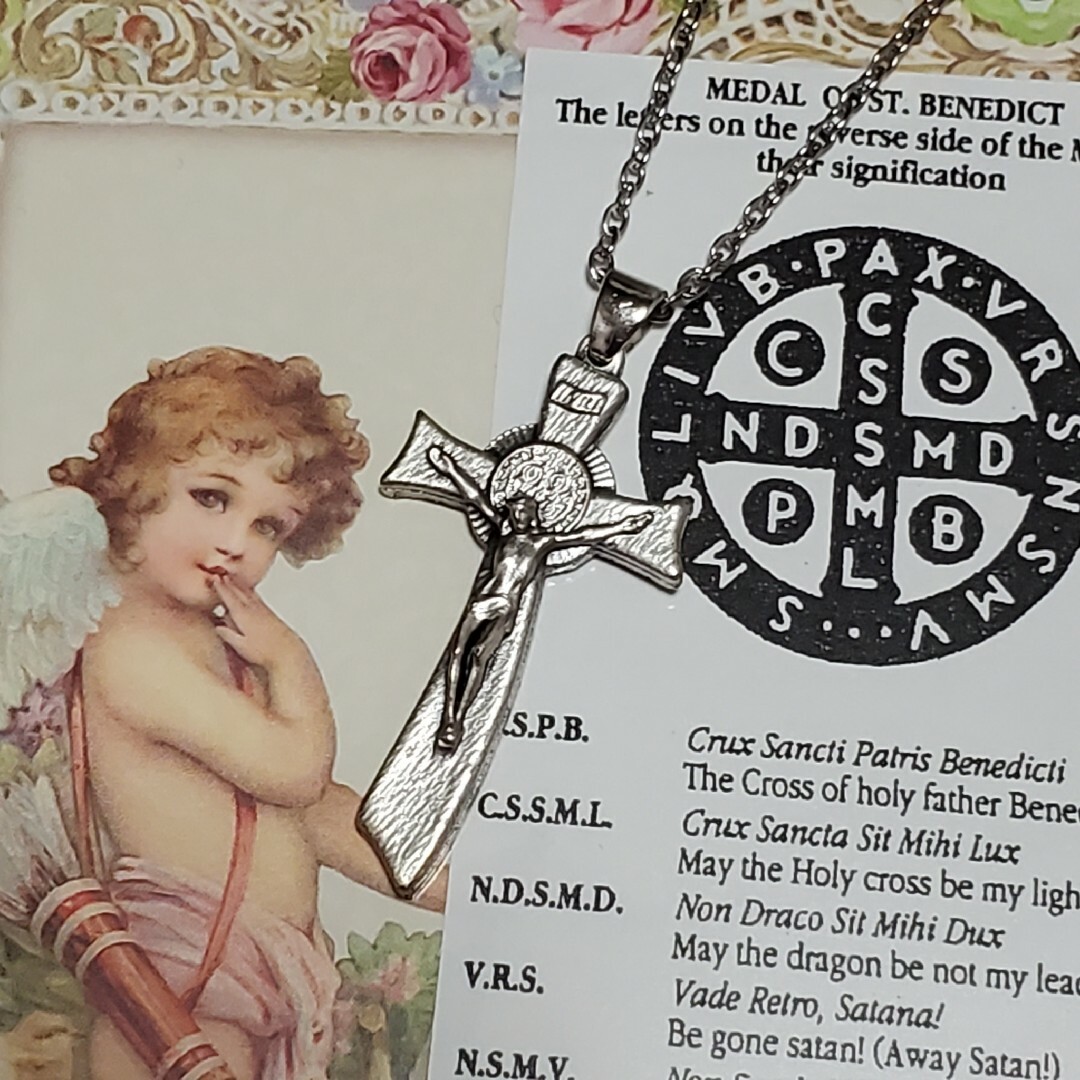 イタリア直輸入限定品：聖ベネディクトミニ十字架ネックレス レディースのアクセサリー(ネックレス)の商品写真