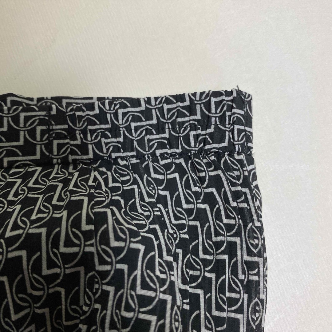 モノトーン系幾何学模様ソフトプリーツスカート(実家保管品) レディースのスカート(ロングスカート)の商品写真