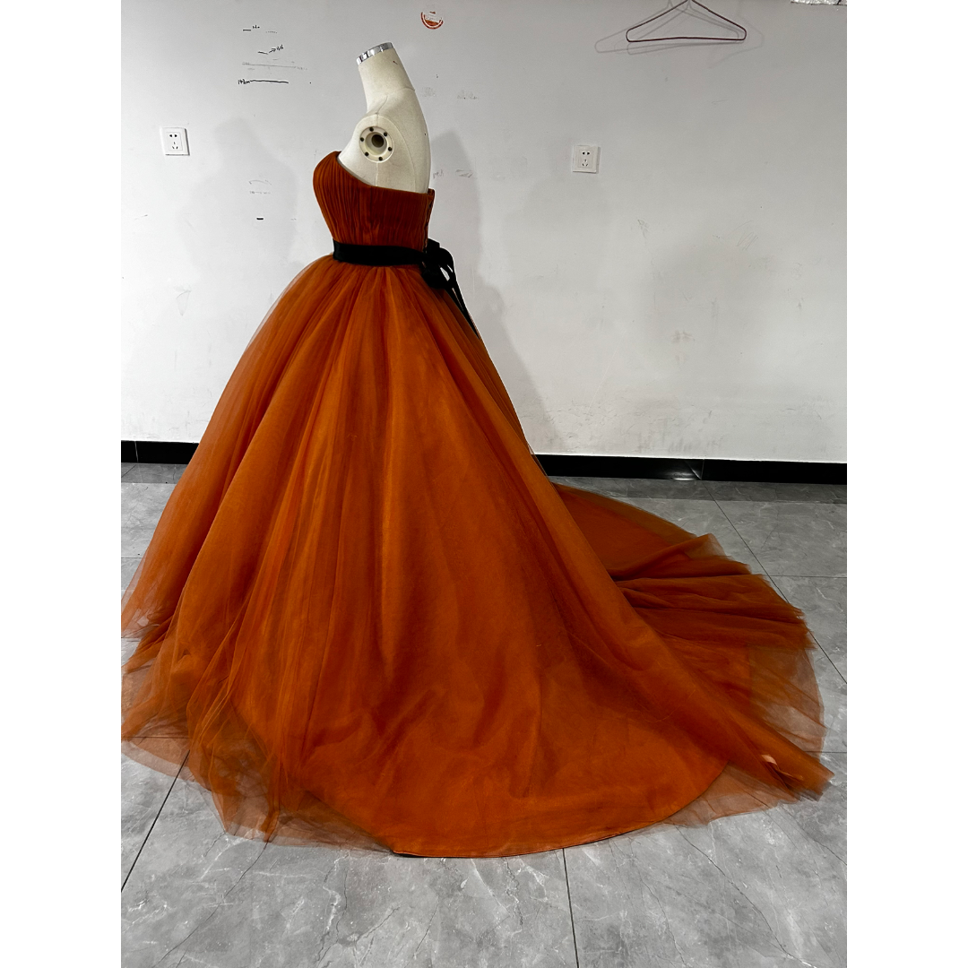 パーティードレス オレンジ サッシュベルト ベアトップ ソフトチュール 披露宴 レディースのフォーマル/ドレス(ウェディングドレス)の商品写真