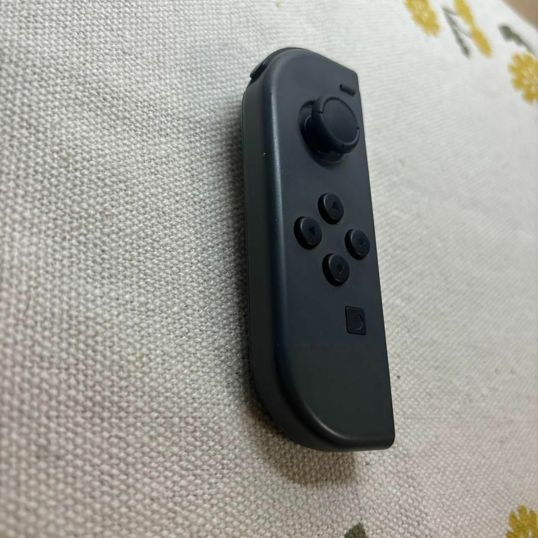 【動作確認済み】JOY-CON (L) グレージョイコン左 エンタメ/ホビーのゲームソフト/ゲーム機本体(家庭用ゲーム機本体)の商品写真