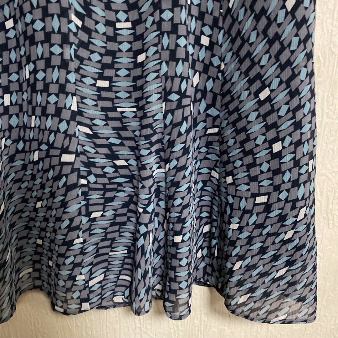 ベルボニータ　クレープ地幾何学模様フレアスカート(実家保管品) レディースのスカート(ロングスカート)の商品写真