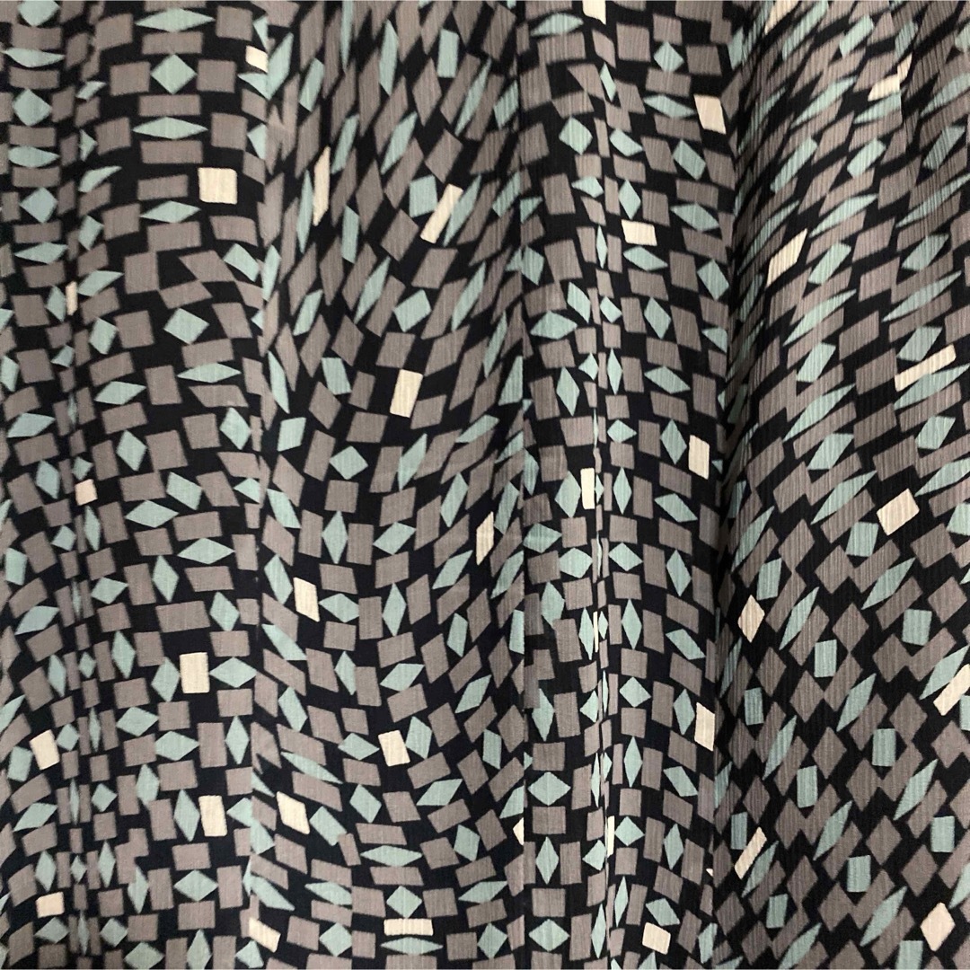 ベルボニータ　クレープ地幾何学模様フレアスカート(実家保管品) レディースのスカート(ロングスカート)の商品写真