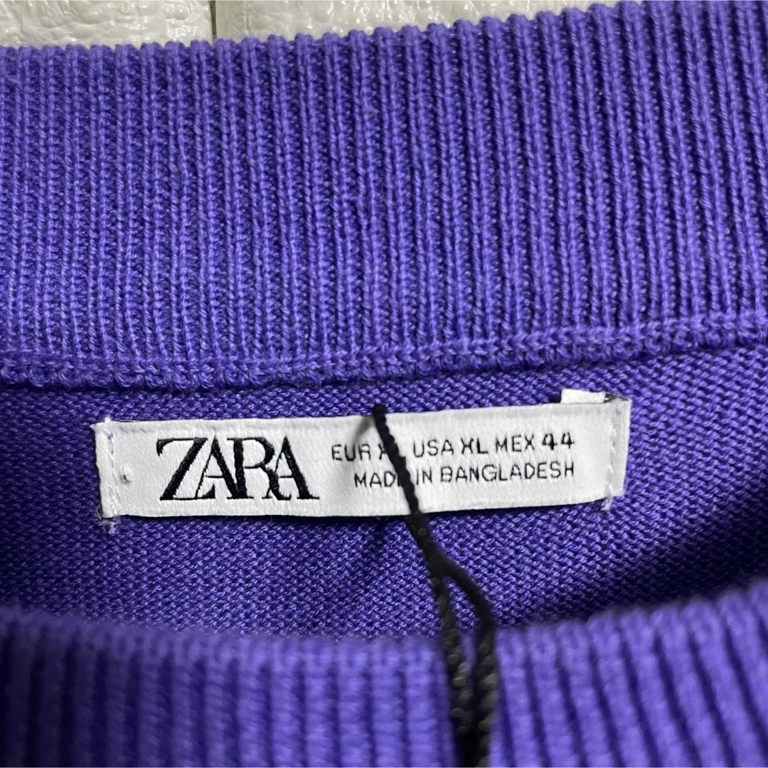 ZARA(ザラ)の新品タグ付き　ZARA ザラ　半袖ニット　刺繍ロゴ　メンズXLサイズ メンズのトップス(ニット/セーター)の商品写真