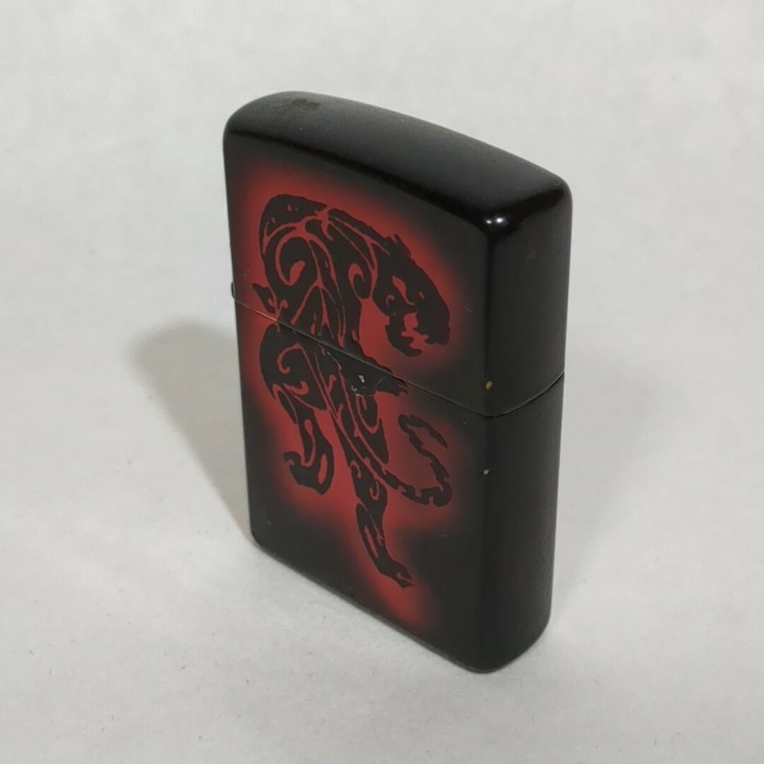 ZIPPO(ジッポー)のzippo ジッポライター USA製 虎 トラ 黒×赤 USED良品 メンズのファッション小物(タバコグッズ)の商品写真