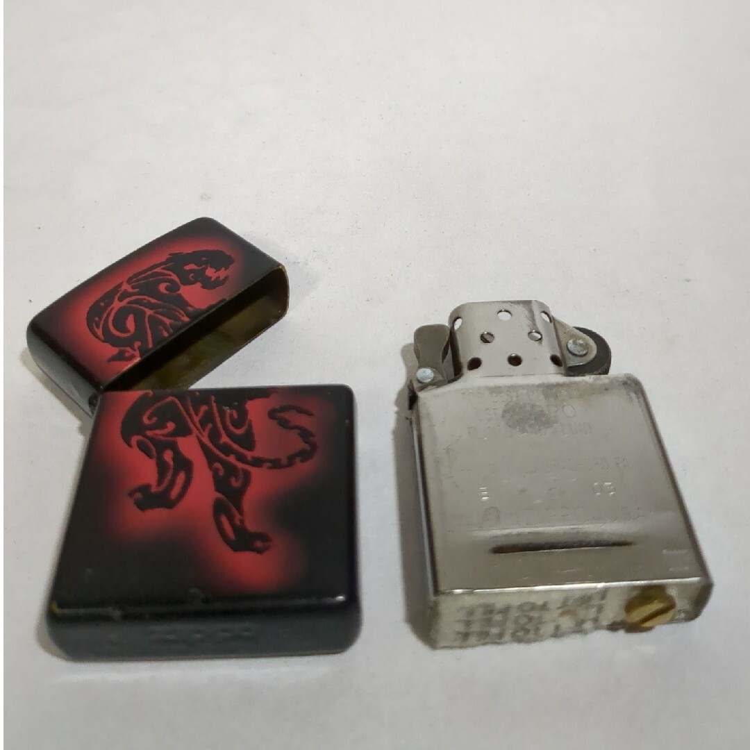 ZIPPO(ジッポー)のzippo ジッポライター USA製 虎 トラ 黒×赤 USED良品 メンズのファッション小物(タバコグッズ)の商品写真