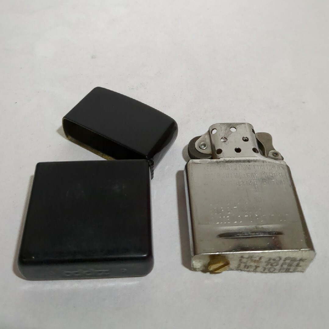 ZIPPO(ジッポー)のzippo ジッポライター USA製 虎 トラ 黒×赤 USED良品 メンズのファッション小物(タバコグッズ)の商品写真