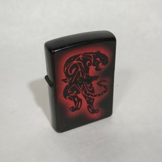 ジッポー(ZIPPO)のzippo ジッポライター USA製 虎 トラ 黒×赤 USED良品(タバコグッズ)