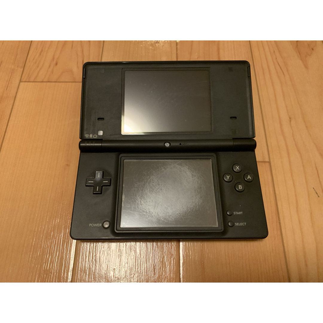 任天堂(ニンテンドウ)のNintendo DS 本体 ニンテンドー DSI BLACK エンタメ/ホビーのゲームソフト/ゲーム機本体(携帯用ゲーム機本体)の商品写真