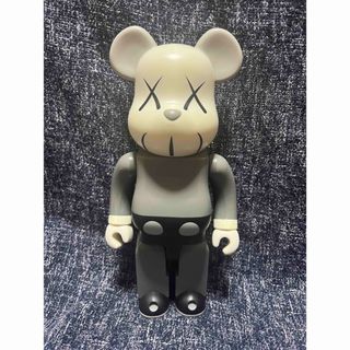 ベアブリック(BE@RBRICK)のメディコムトイ　ベアブリック　KAWS  フィギュア　400％　(その他)