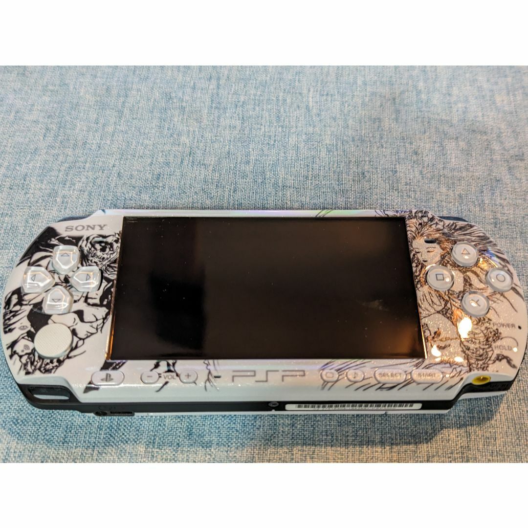 SONY(ソニー)のPSP-3000 DISSIDIA  FINAL FANTASY model エンタメ/ホビーのゲームソフト/ゲーム機本体(携帯用ゲーム機本体)の商品写真