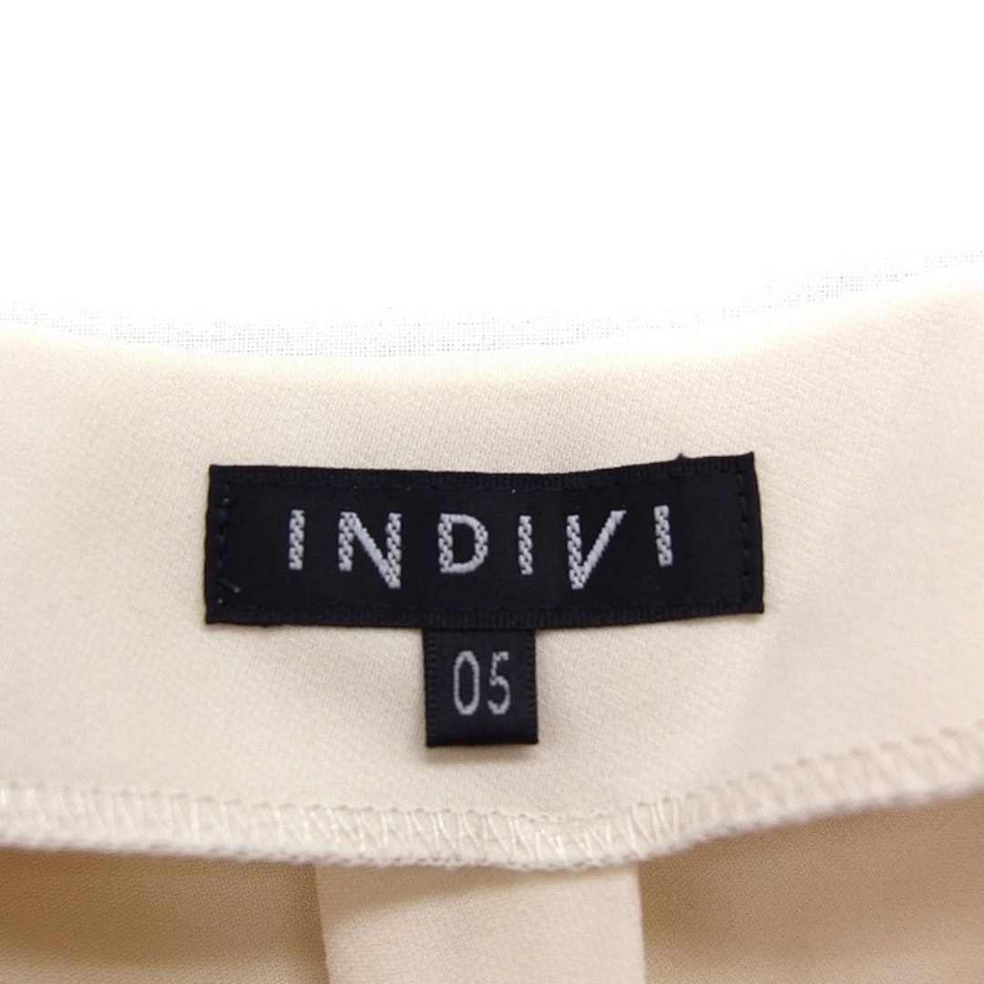 INDIVI(インディヴィ)のインディヴィ INDIVI 半袖 ブラウス Vネック 無地 05 クリーム レディースのトップス(シャツ/ブラウス(半袖/袖なし))の商品写真