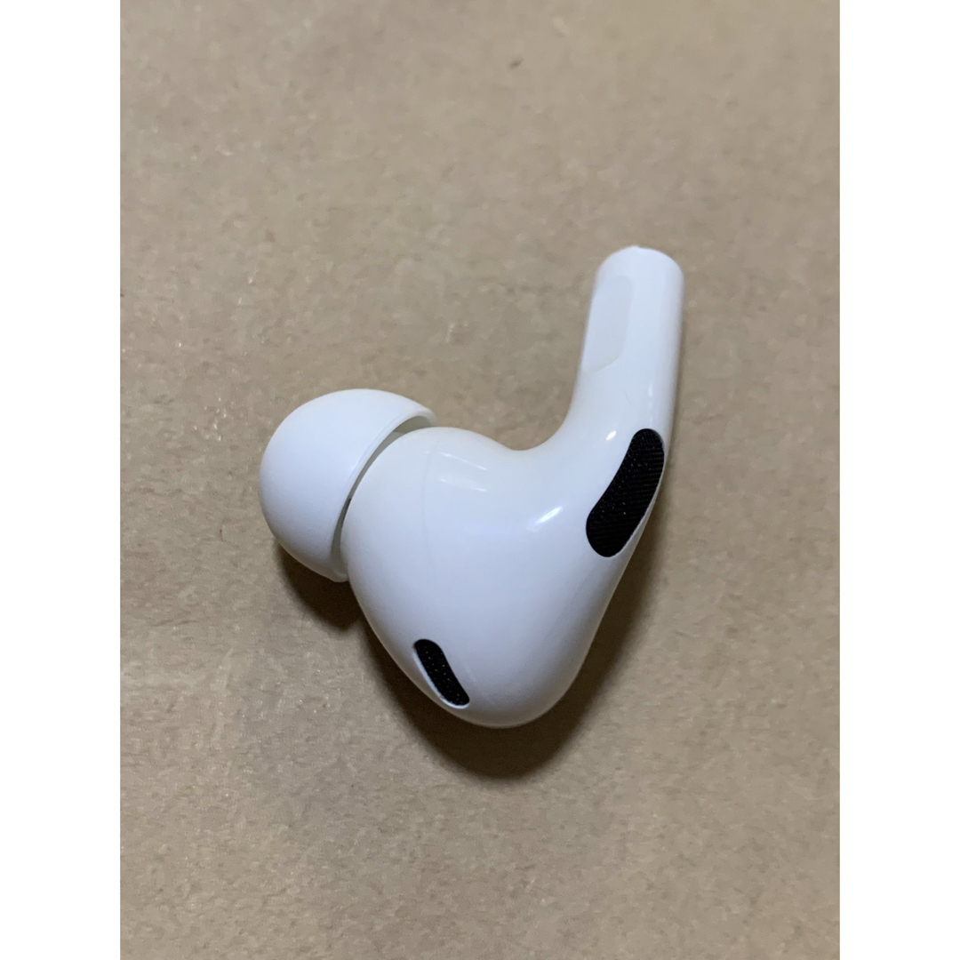 Apple(アップル)のAirPods Pro 第2世代 MQD83J/A A2698(R)右耳＿Z4 スマホ/家電/カメラのオーディオ機器(ヘッドフォン/イヤフォン)の商品写真