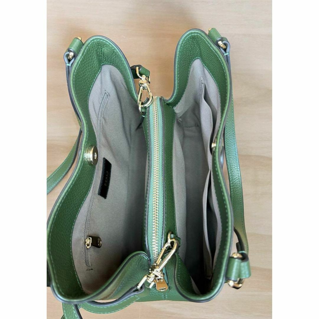 Furla(フルラ)のFURLA ダフネ　グリーン　2way ショルダー　ホーボーバッグ　保存袋付き レディースのバッグ(トートバッグ)の商品写真