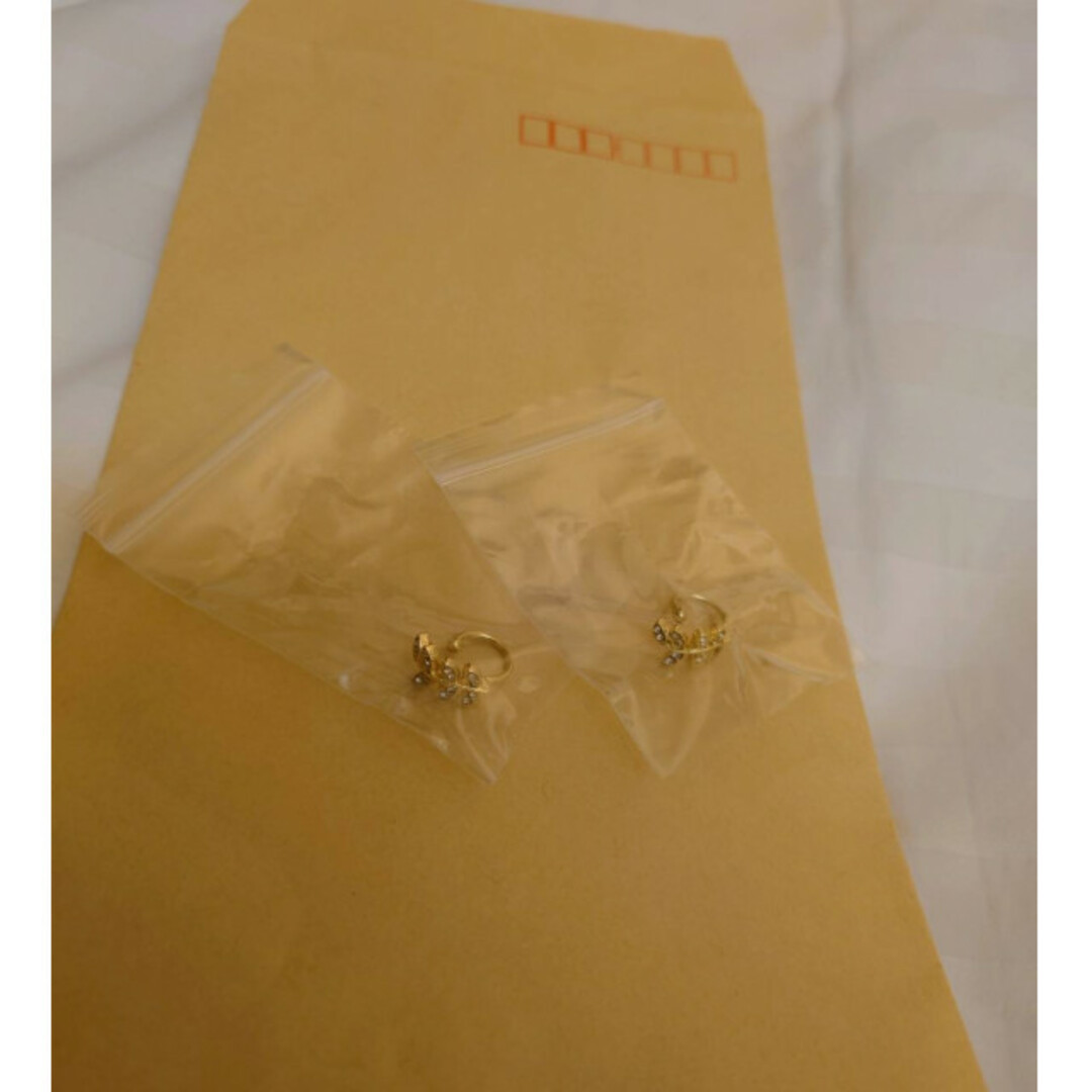 リーフイヤーカフ　2個セット　ゴールド　イヤリング　フェイクピアス　葉っぱ柄　 レディースのアクセサリー(イヤリング)の商品写真