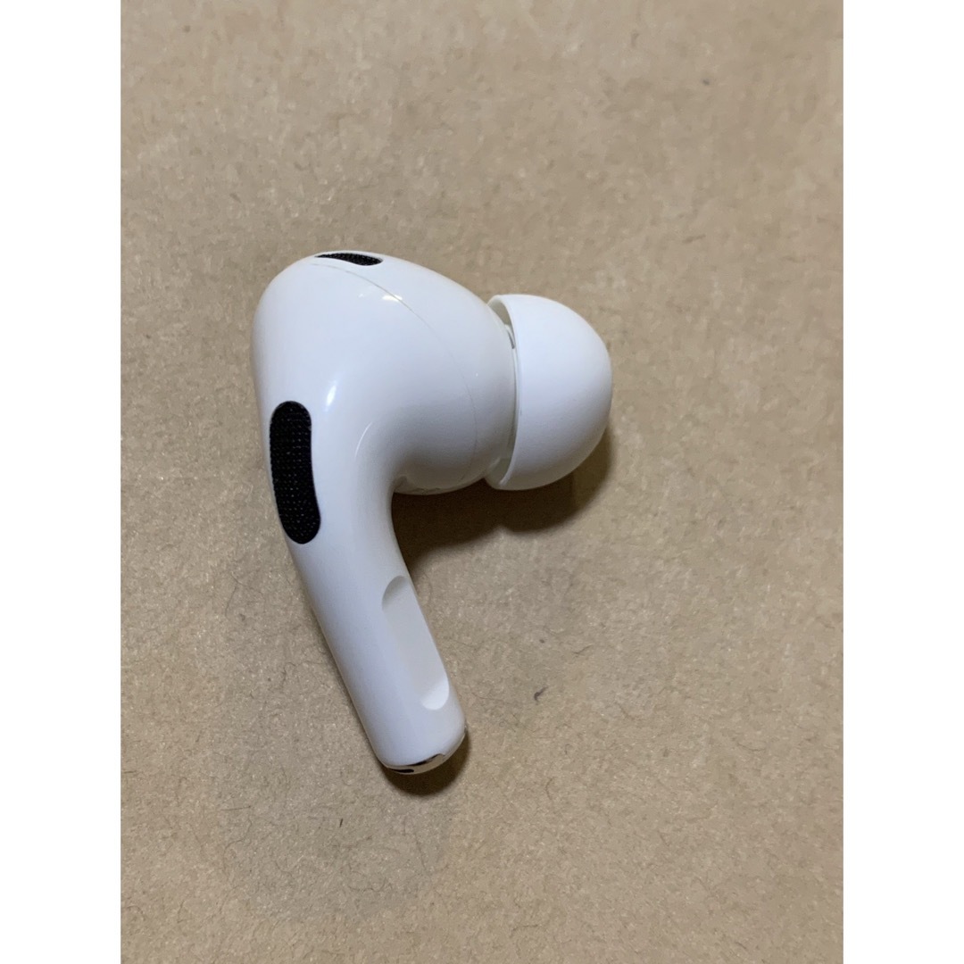 Apple(アップル)のAirPods Pro 第2世代 MQD83J/A A2698(R)右耳＿Z7 スマホ/家電/カメラのオーディオ機器(ヘッドフォン/イヤフォン)の商品写真