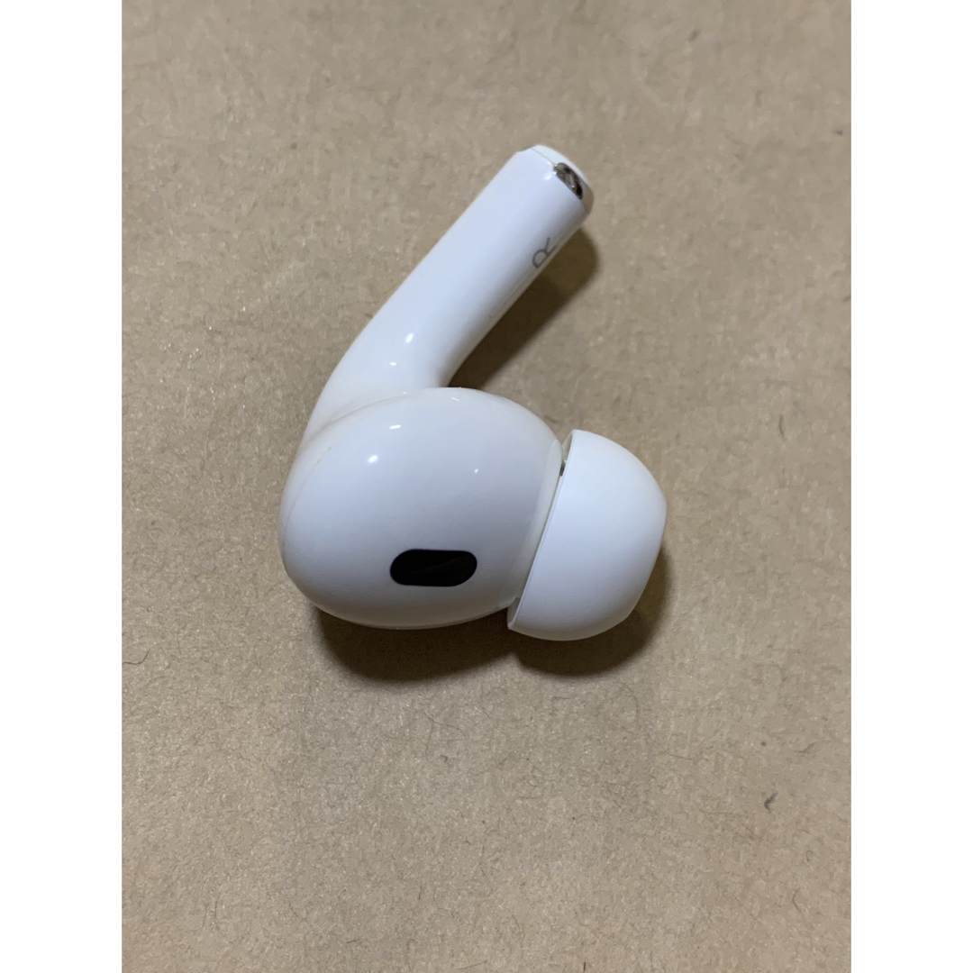 Apple(アップル)のAirPods Pro 第2世代 MQD83J/A A2698(R)右耳＿Z7 スマホ/家電/カメラのオーディオ機器(ヘッドフォン/イヤフォン)の商品写真