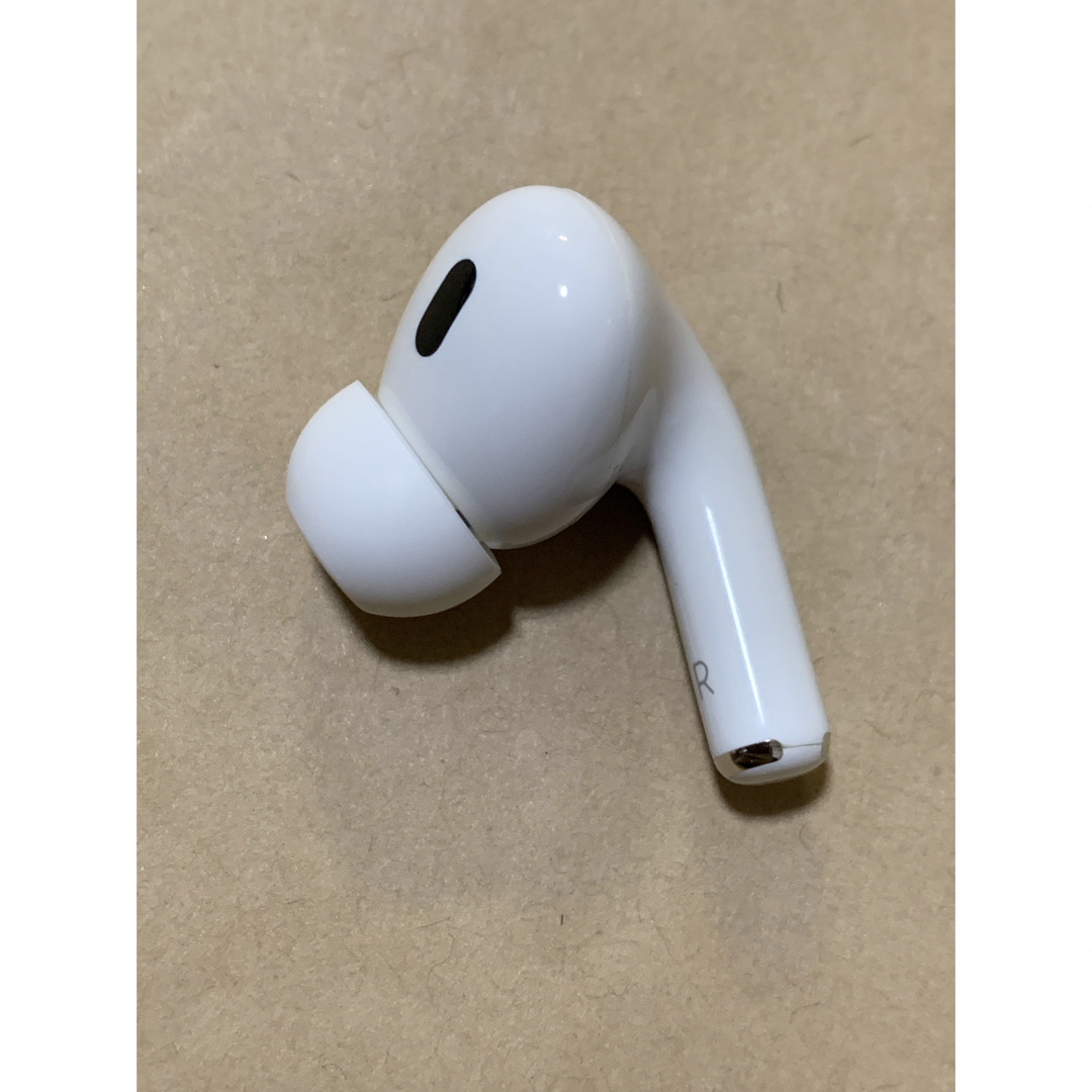 Apple(アップル)のAirPods Pro 第2世代 MQD83J/A A2698(R)右耳＿Z7 スマホ/家電/カメラのオーディオ機器(ヘッドフォン/イヤフォン)の商品写真