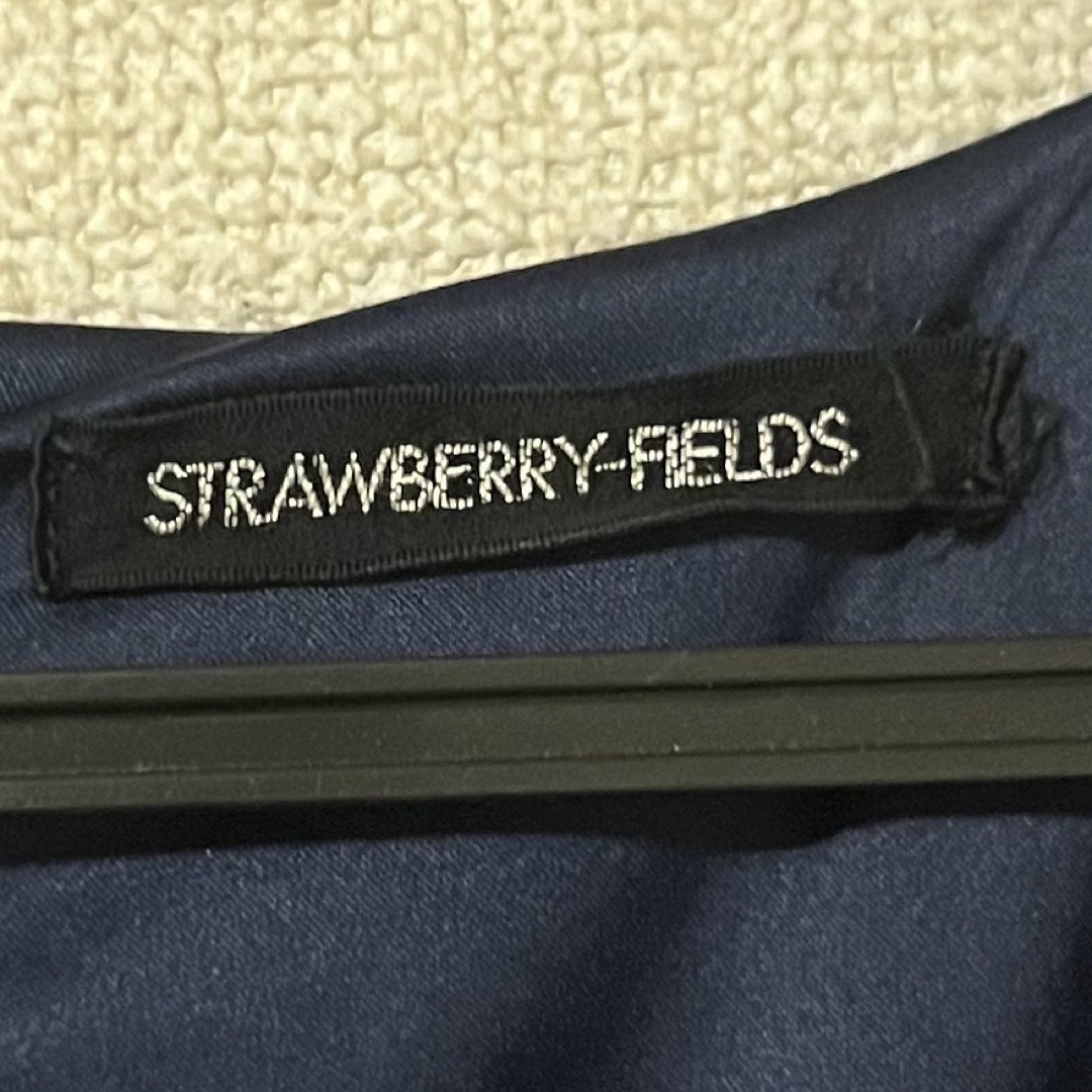 STRAWBERRY-FIELDS(ストロベリーフィールズ)のSTRAWBERRY-FIELDS ネイビー　ワンピース　ウエストアクセサリー レディースのワンピース(ひざ丈ワンピース)の商品写真