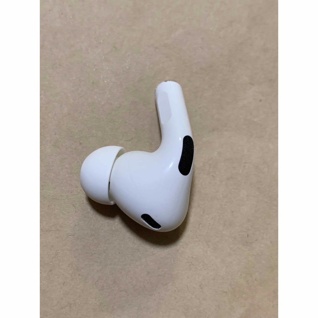 Apple(アップル)のAirPods Pro 第2世代 MQD83J/A A2698(R)右耳＿Z8 スマホ/家電/カメラのオーディオ機器(ヘッドフォン/イヤフォン)の商品写真