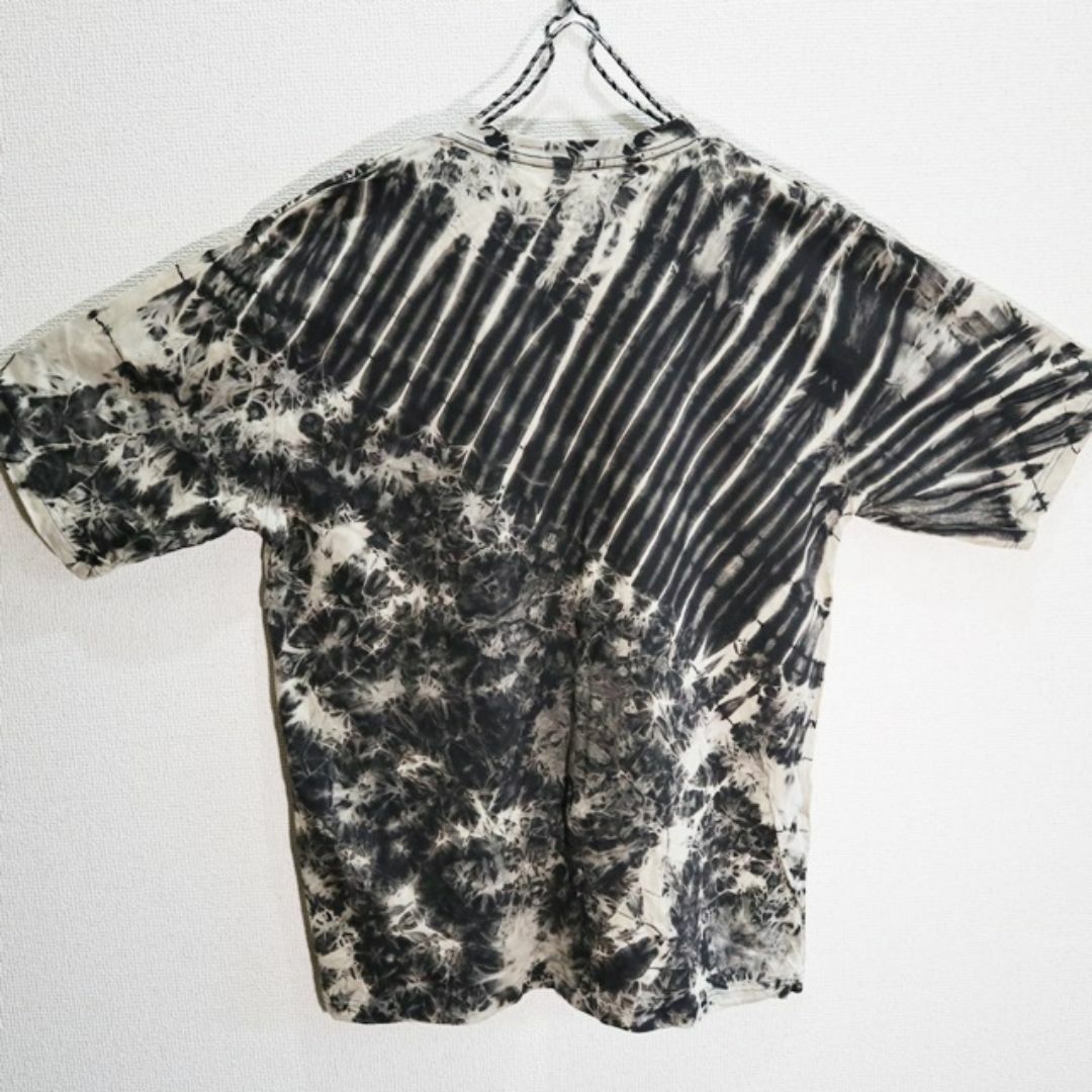 【新品】タイダイTシャツ　ライン状とランダムな絞り模様  オフホワイト&ブラック メンズのトップス(Tシャツ/カットソー(半袖/袖なし))の商品写真