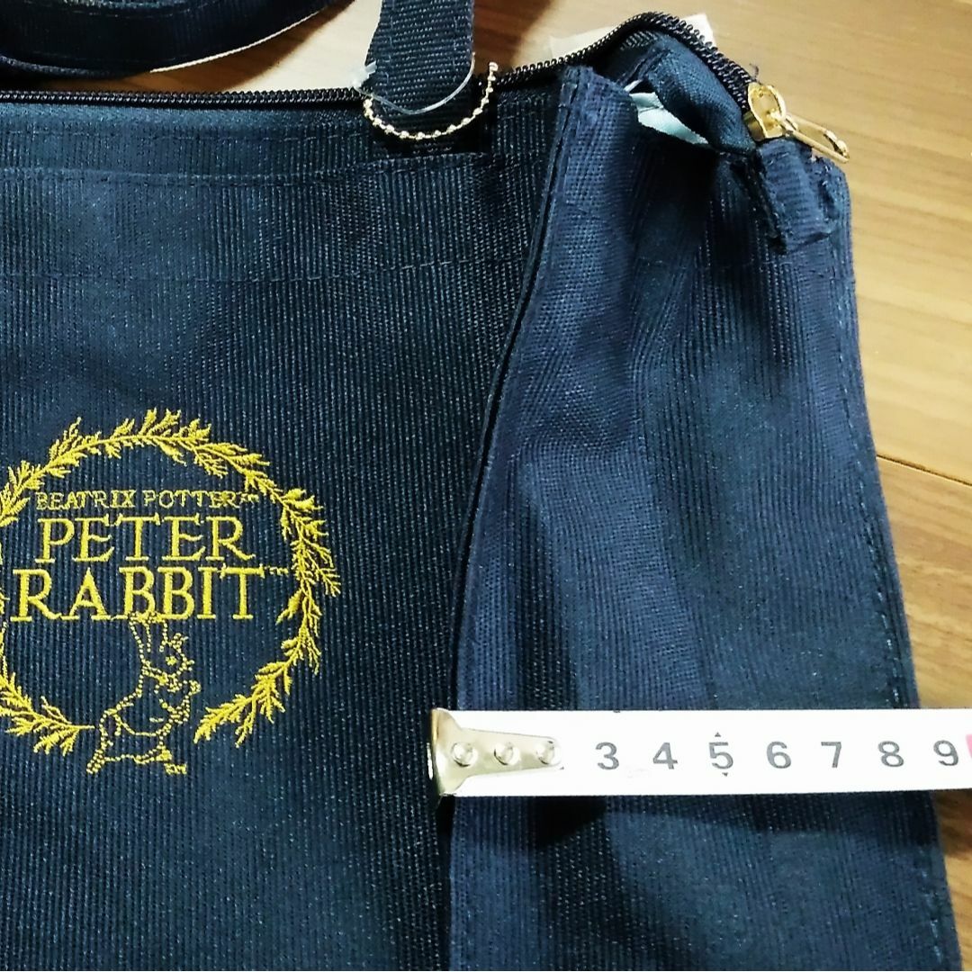 PETER RABBIT（TM）(ピーターラビット)の【新品】ピーターラビット★縦型トートバッグ　非売品　② レディースのバッグ(トートバッグ)の商品写真