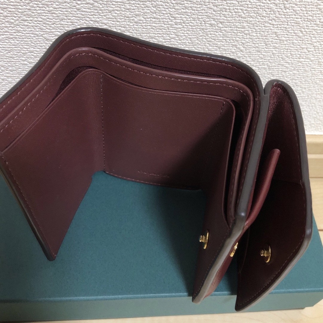 COACH(コーチ)のコーチ　三つ折り財布　ベージュ✖️ワインカラー レディースのファッション小物(財布)の商品写真