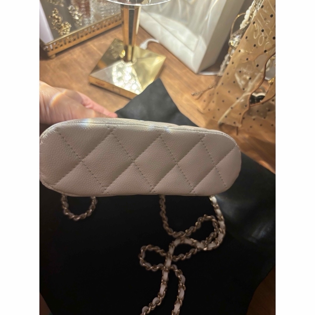 CHANEL(シャネル)のレア  2024 Chanel チェーン クラッチ ホワイト レディースのバッグ(その他)の商品写真