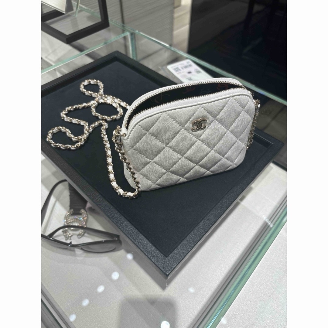 CHANEL - レア 2024 Chanel チェーン クラッチ ホワイトの通販 CHANEL - レア 2024 Chanel チェーン クラッチ ホワイトの通販